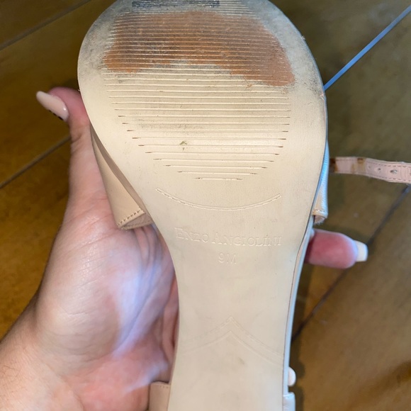 Beige cross strap platform leather pumps - Picture 3 of 5